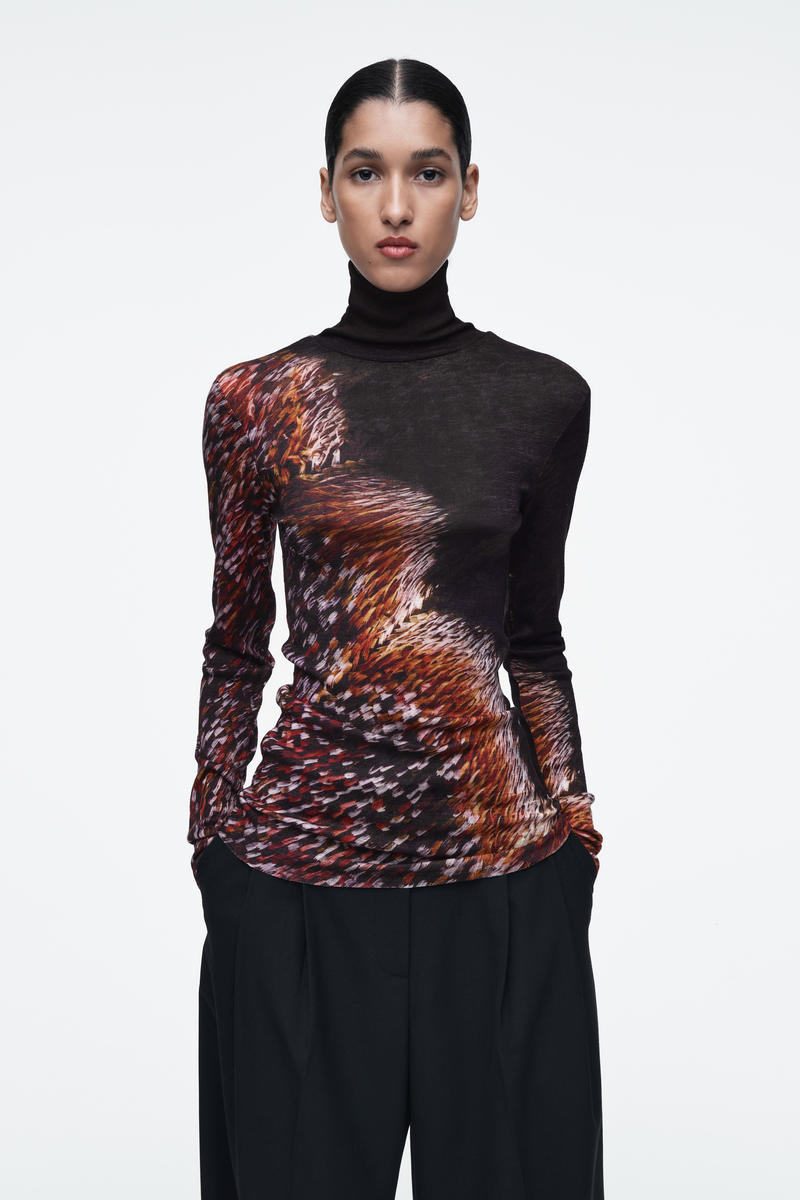 SLIM-FIT MERINO WOOL TURTLENECK TOP スリムフィット シアーメリノ