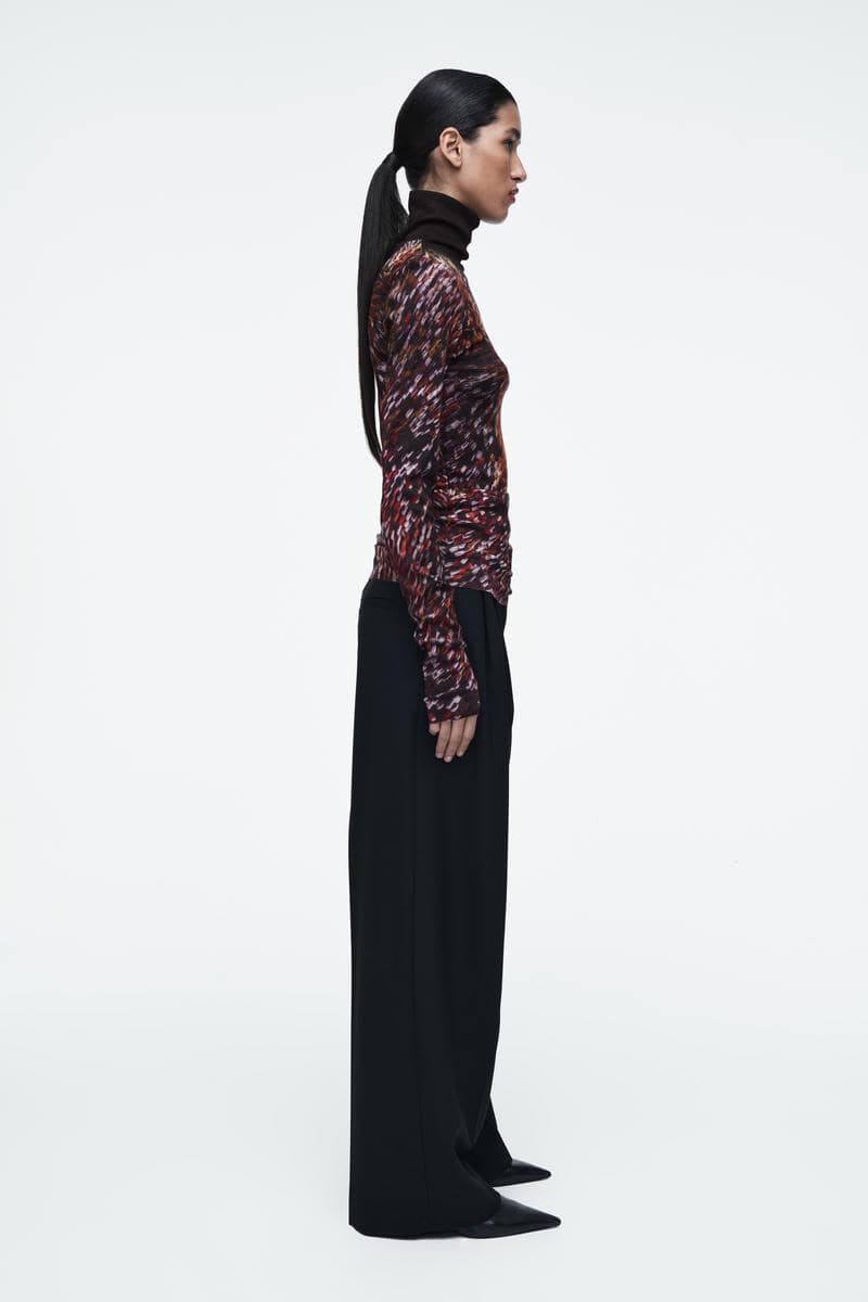SLIM-FIT MERINO WOOL TURTLENECK TOP スリムフィット シアーメリノ