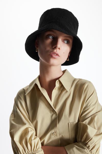 CRINKLED BUCKET HAT バケットハット｜COS コス 