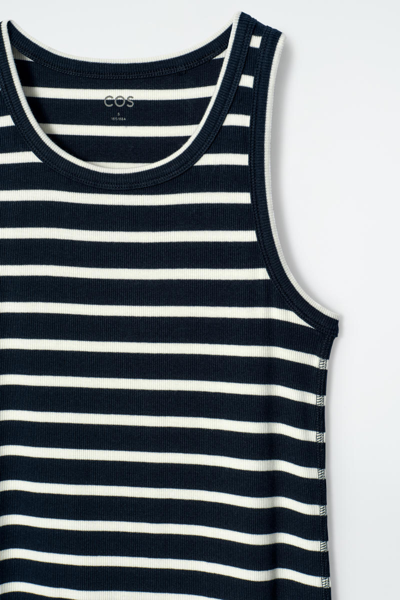 COS リブ編みワンピース