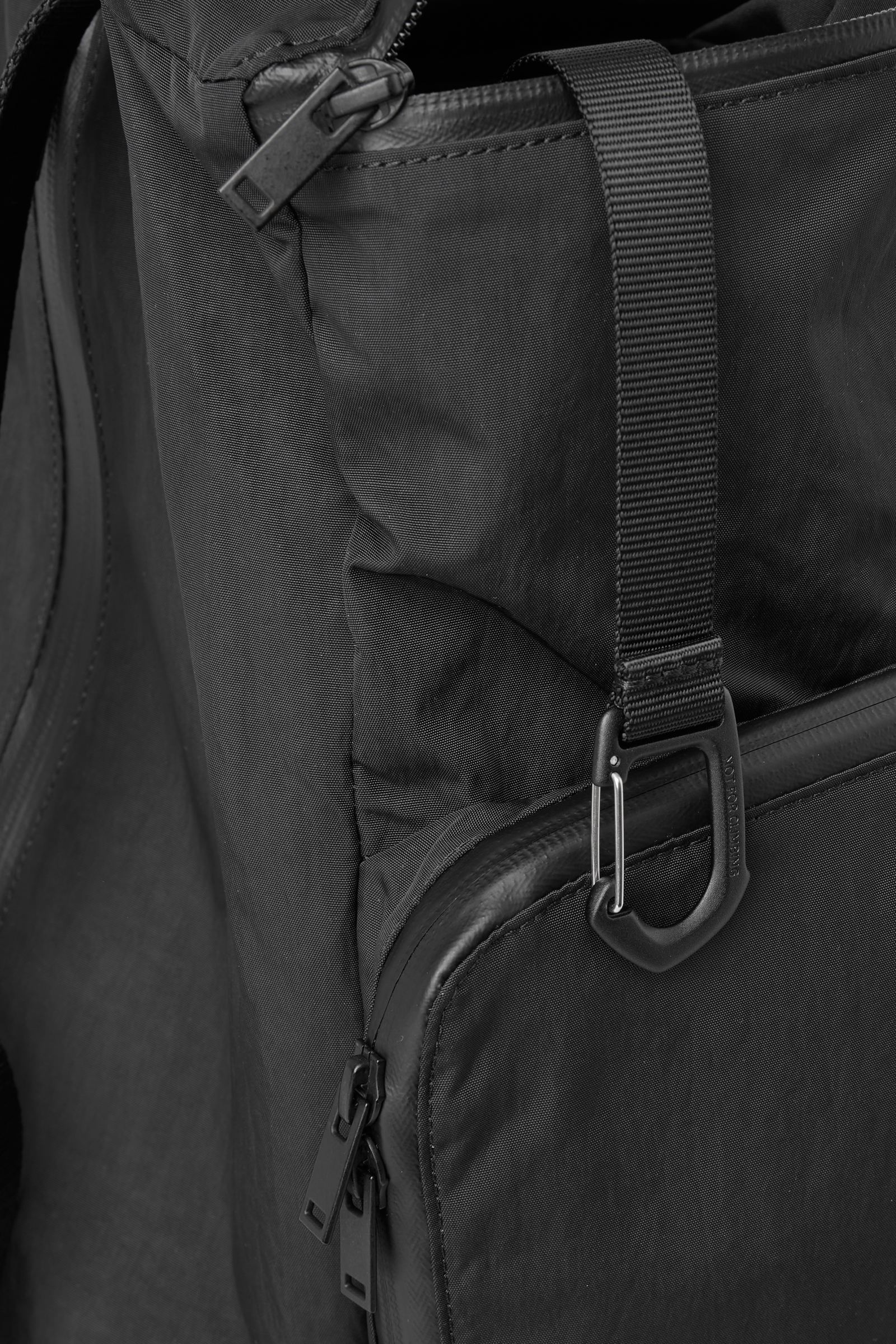 MULTIFUNCTIONAL BACKPACK マルチバックパック ブラック｜COS コス
