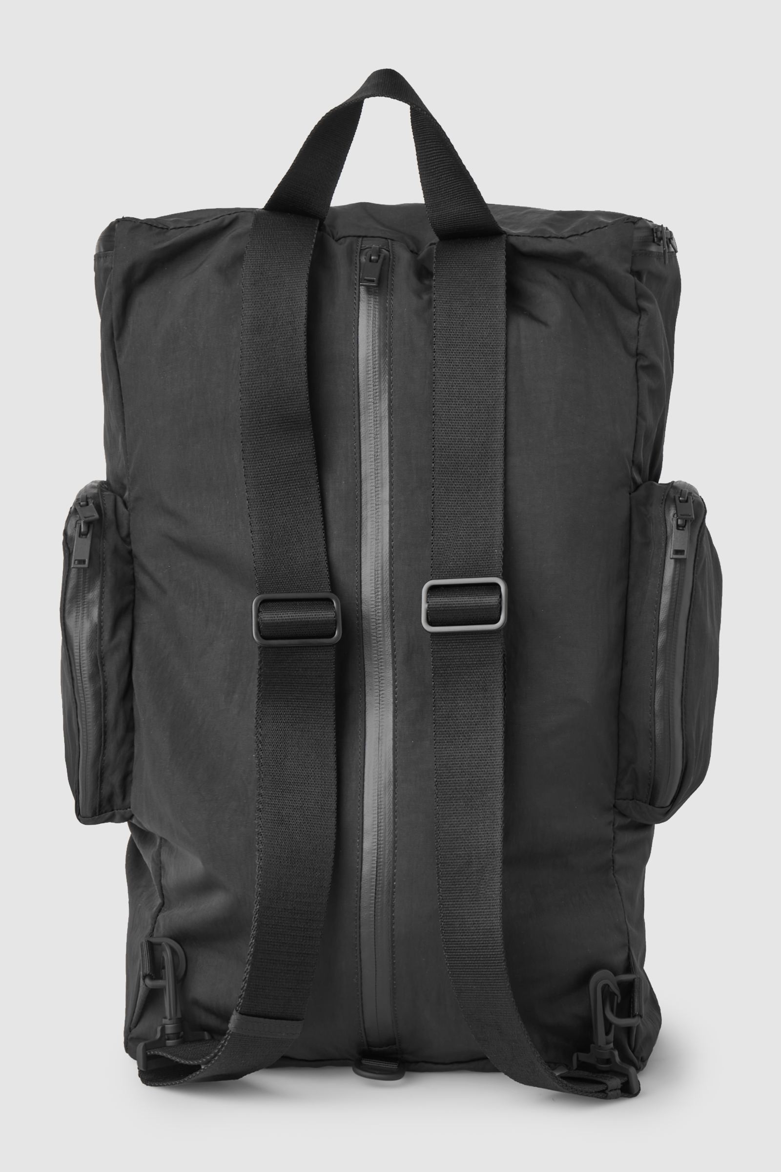 MULTIFUNCTIONAL BACKPACK マルチバックパック ブラック｜COS コス