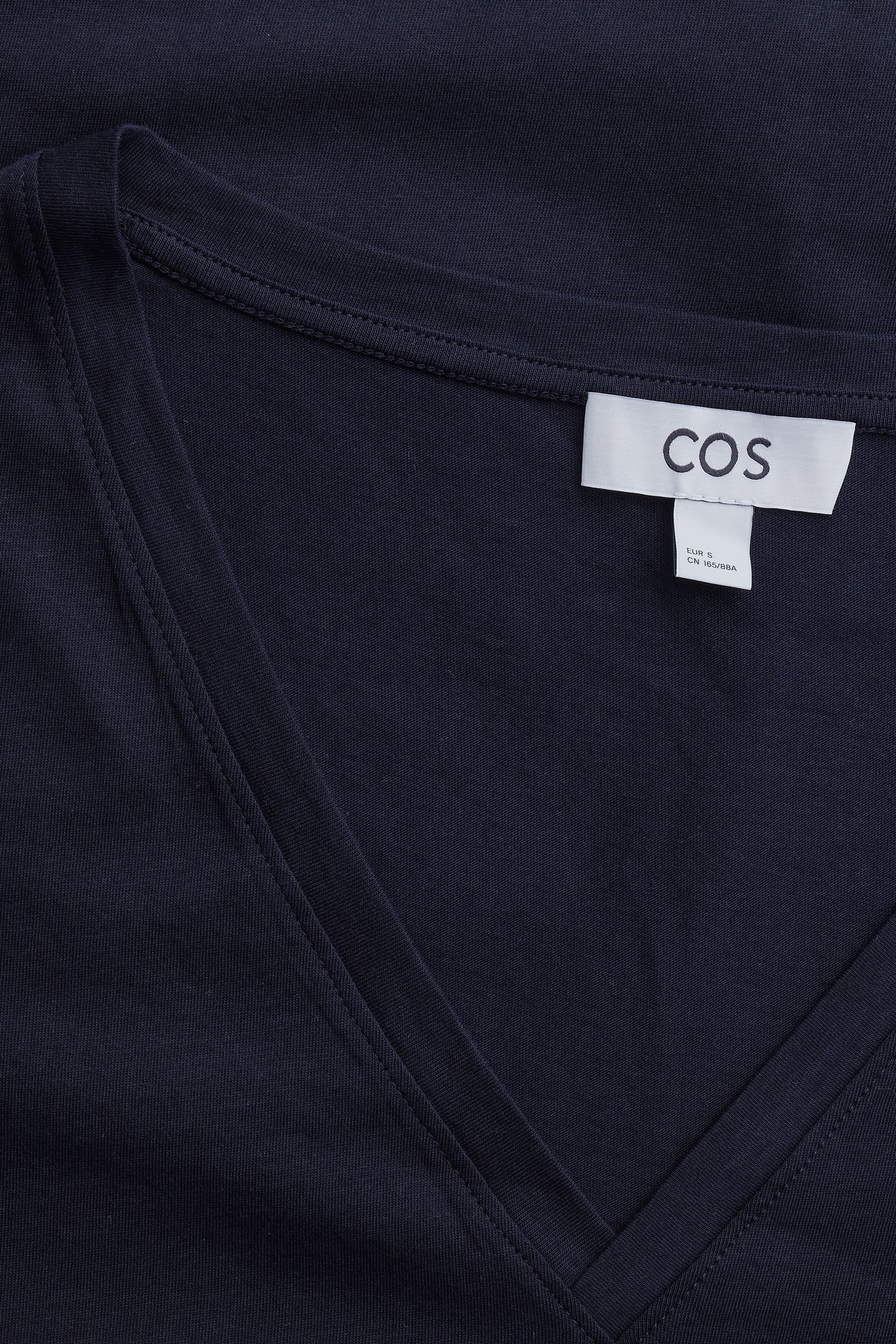 V-NECK T-SHIRT VネックTシャツ ダークネイビー｜COS コス 公式 