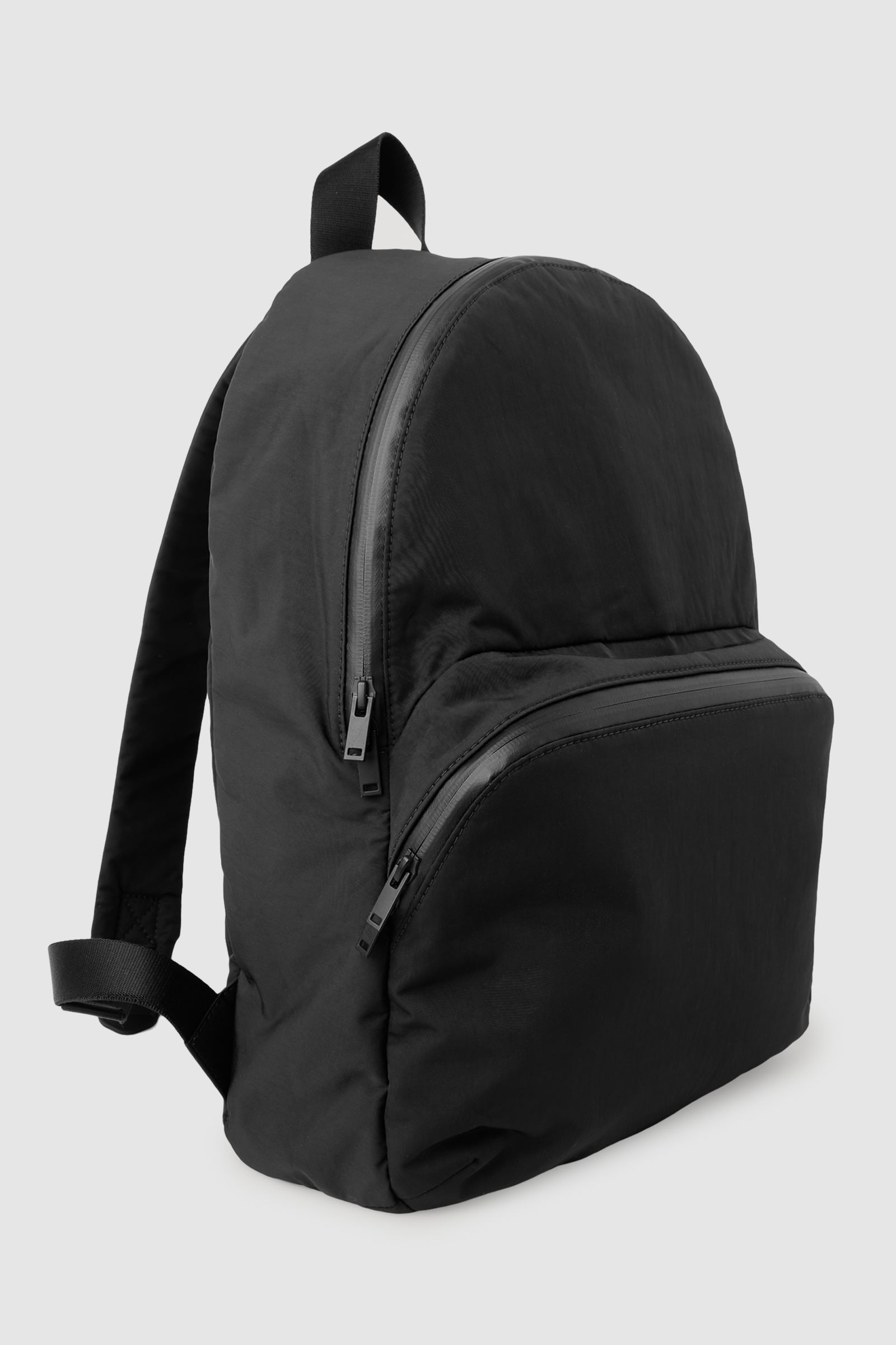 CLASSIC BACKPACK クラシックバックパック ブラック｜COS コス 公式