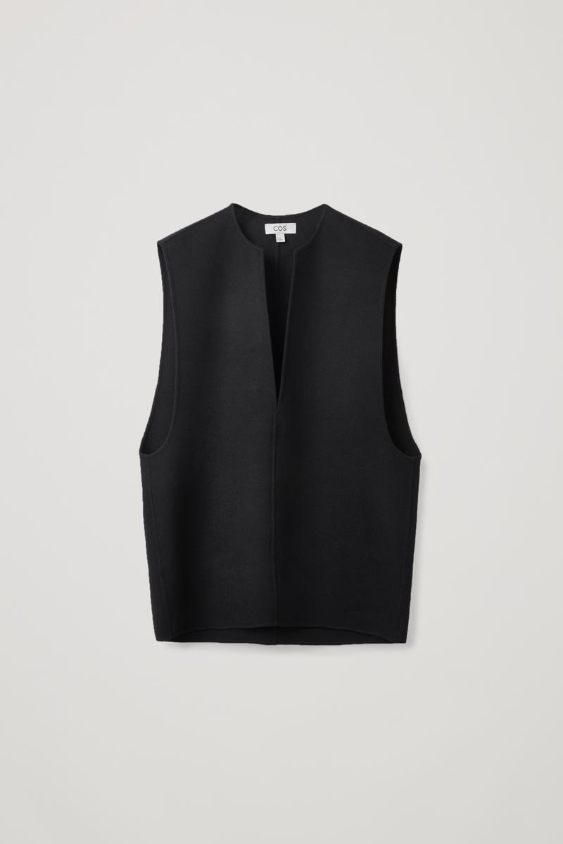 DEEP V-NECK SLEEVELESS TOP