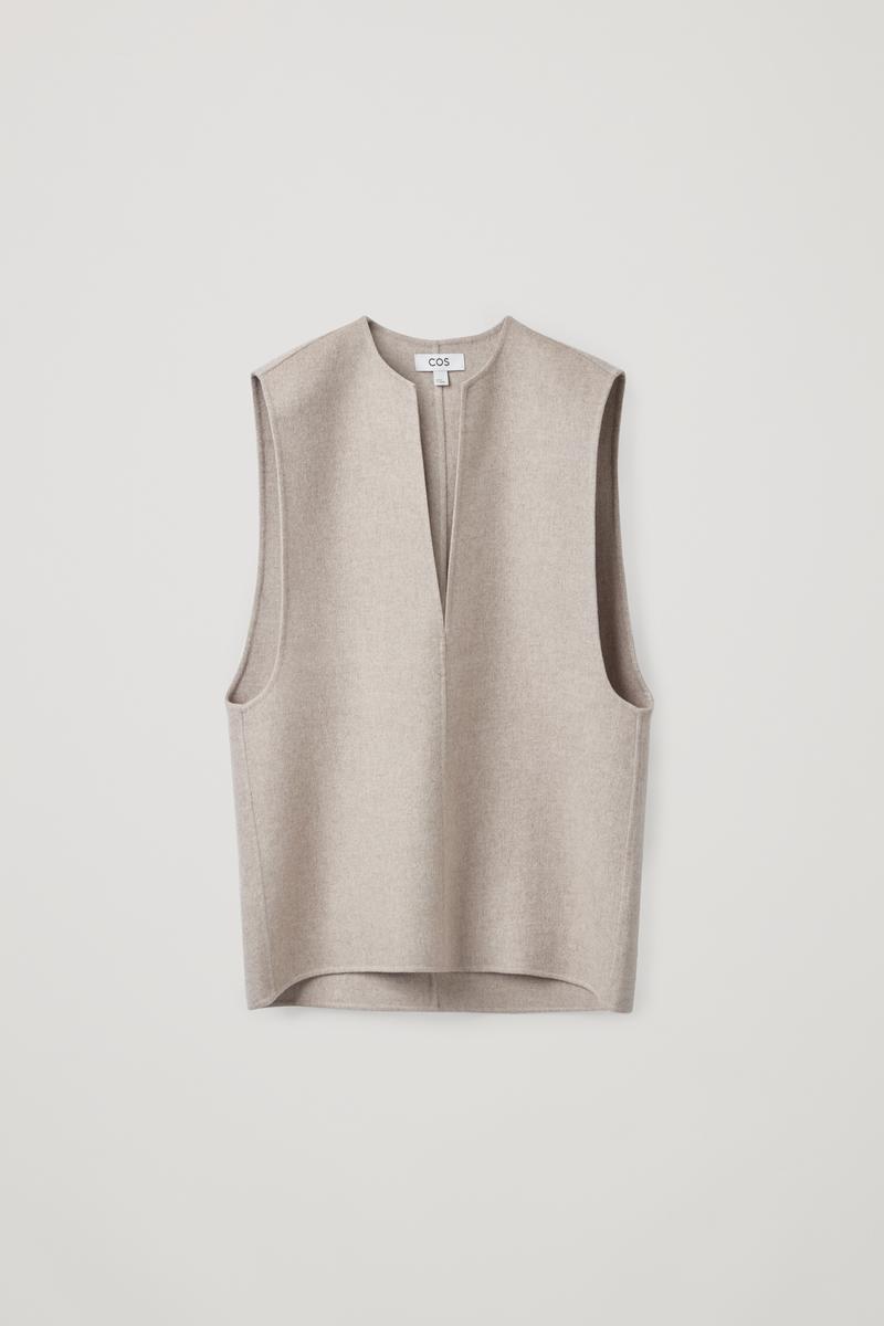 DEEP V-NECK SLEEVELESS TOP ディープVネックノースリーブトップ｜COS ...