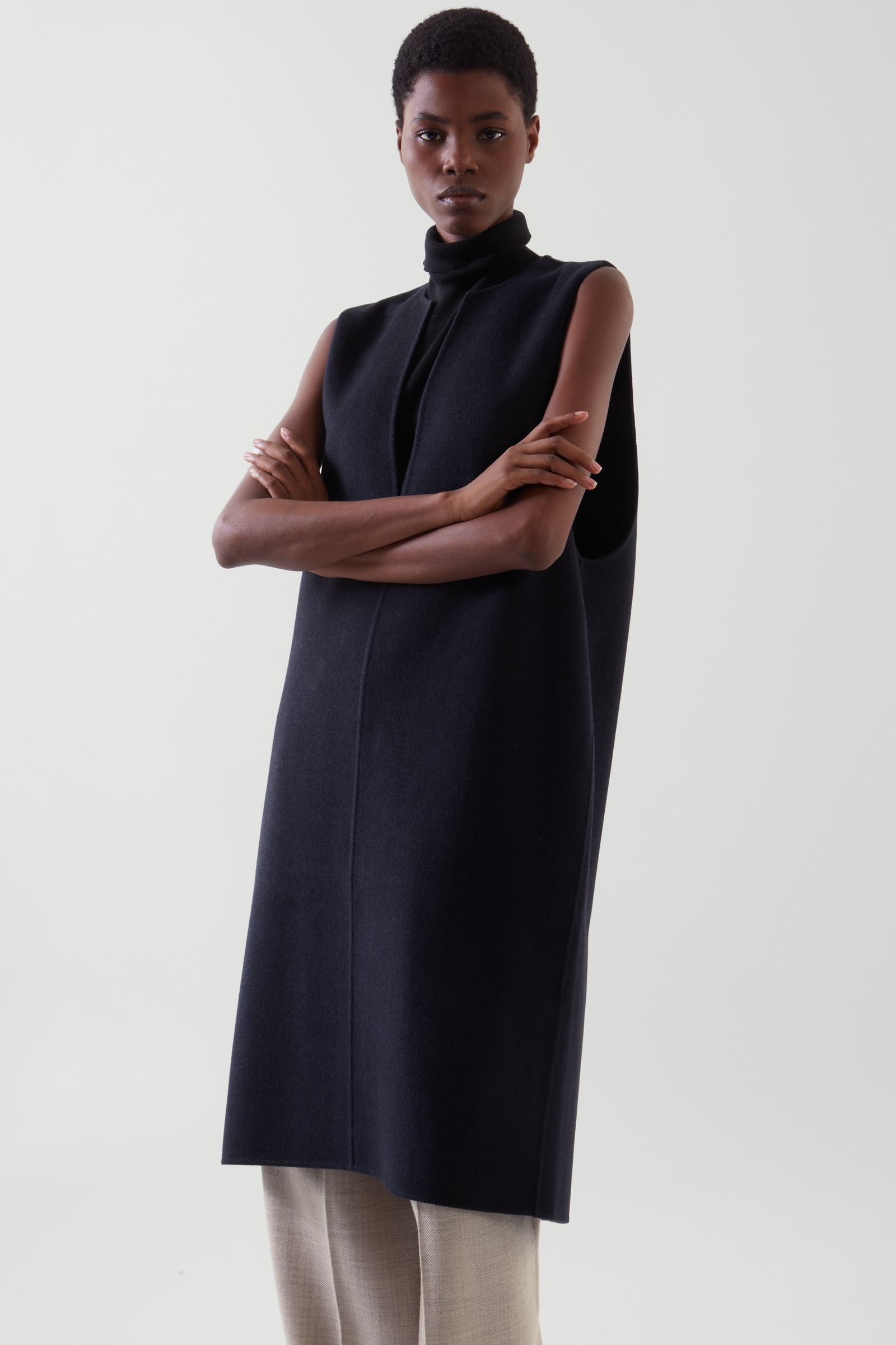 SLEEVELESS V-NECK MIDI DRESS ノースリーブミディワンピース ダーク