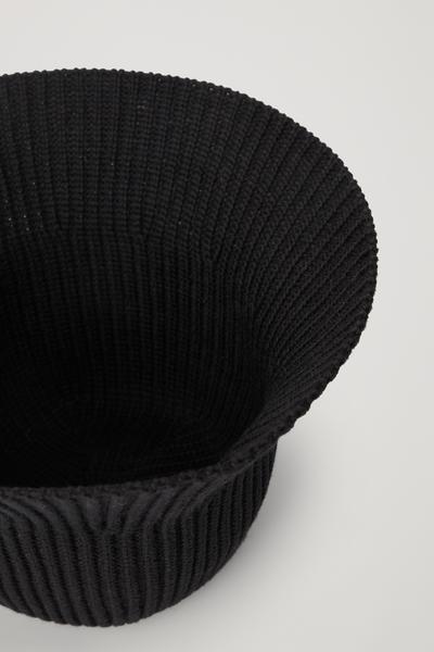 COS ニットバケットハット