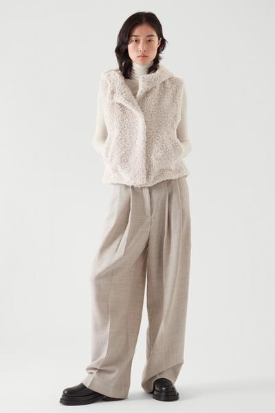 Hooded Shearling Gilet フード付きシャーリングジレ Cos コス 公式オンラインストア