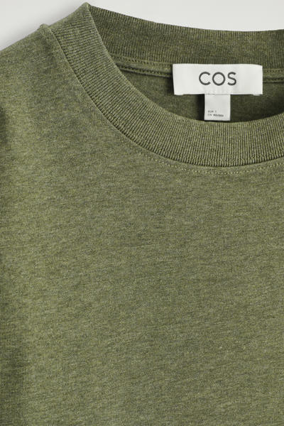 COS レギュラーフィットヘビーウェイト長袖Tシャツ