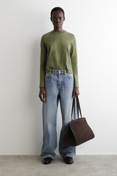 COS レギュラーフィットヘビーウェイト長袖Tシャツ