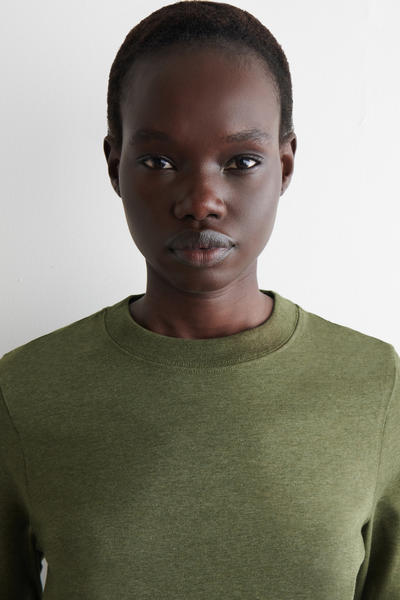 COS レギュラーフィットヘビーウェイト長袖Tシャツ