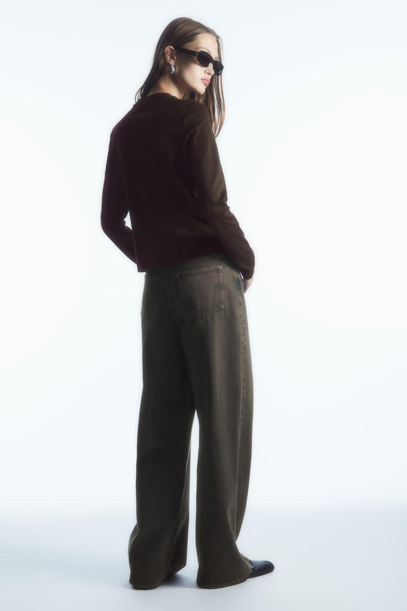 COS レギュラーフィットヘビーウェイト長袖Tシャツ