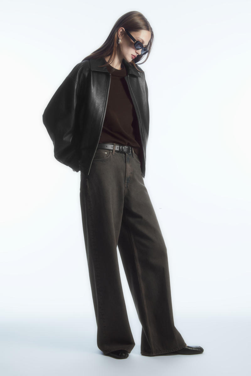 COS レギュラーフィットヘビーウェイト長袖Tシャツ