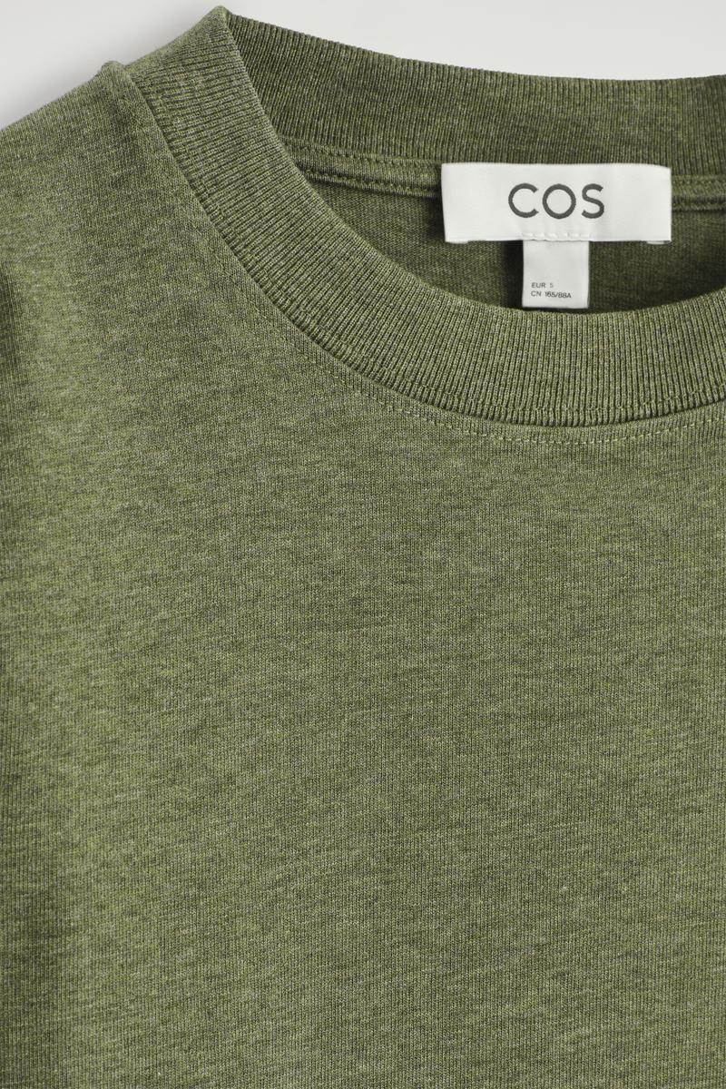 COS レギュラーフィットヘビーウェイト長袖Tシャツ