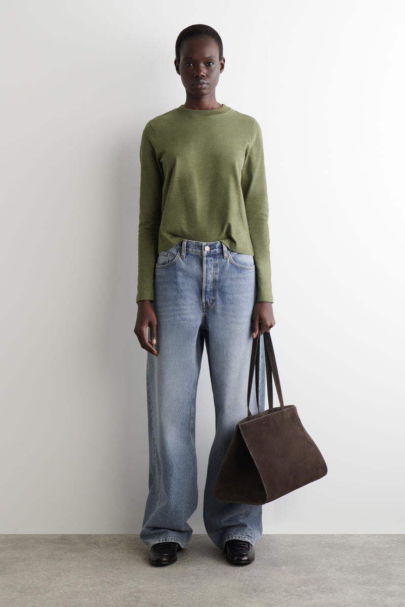 COS レギュラーフィットヘビーウェイト長袖Tシャツ