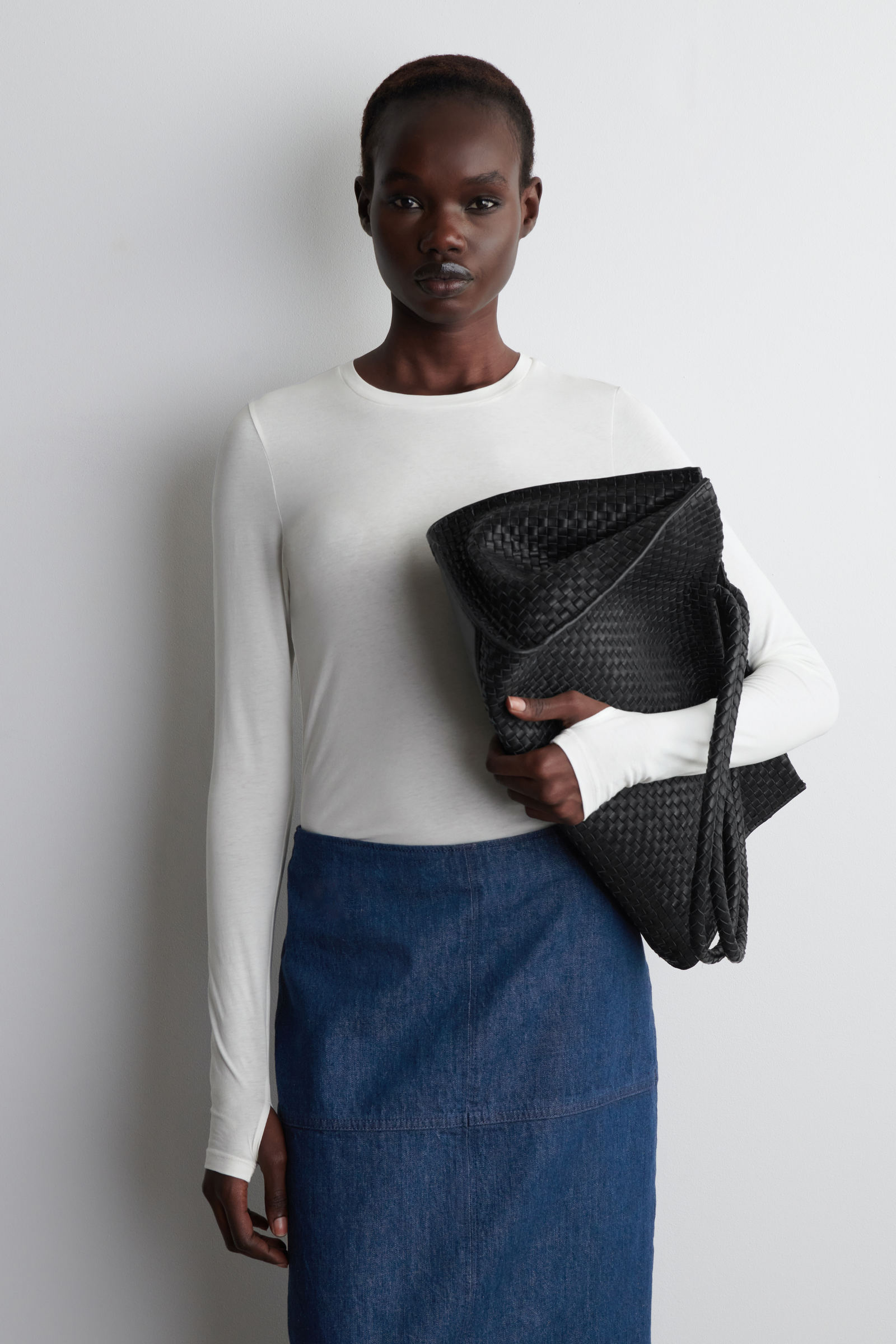 SLIM-FIT LONG-SLEEVE TOP スリムフィット 長袖トップ ホワイト｜COS