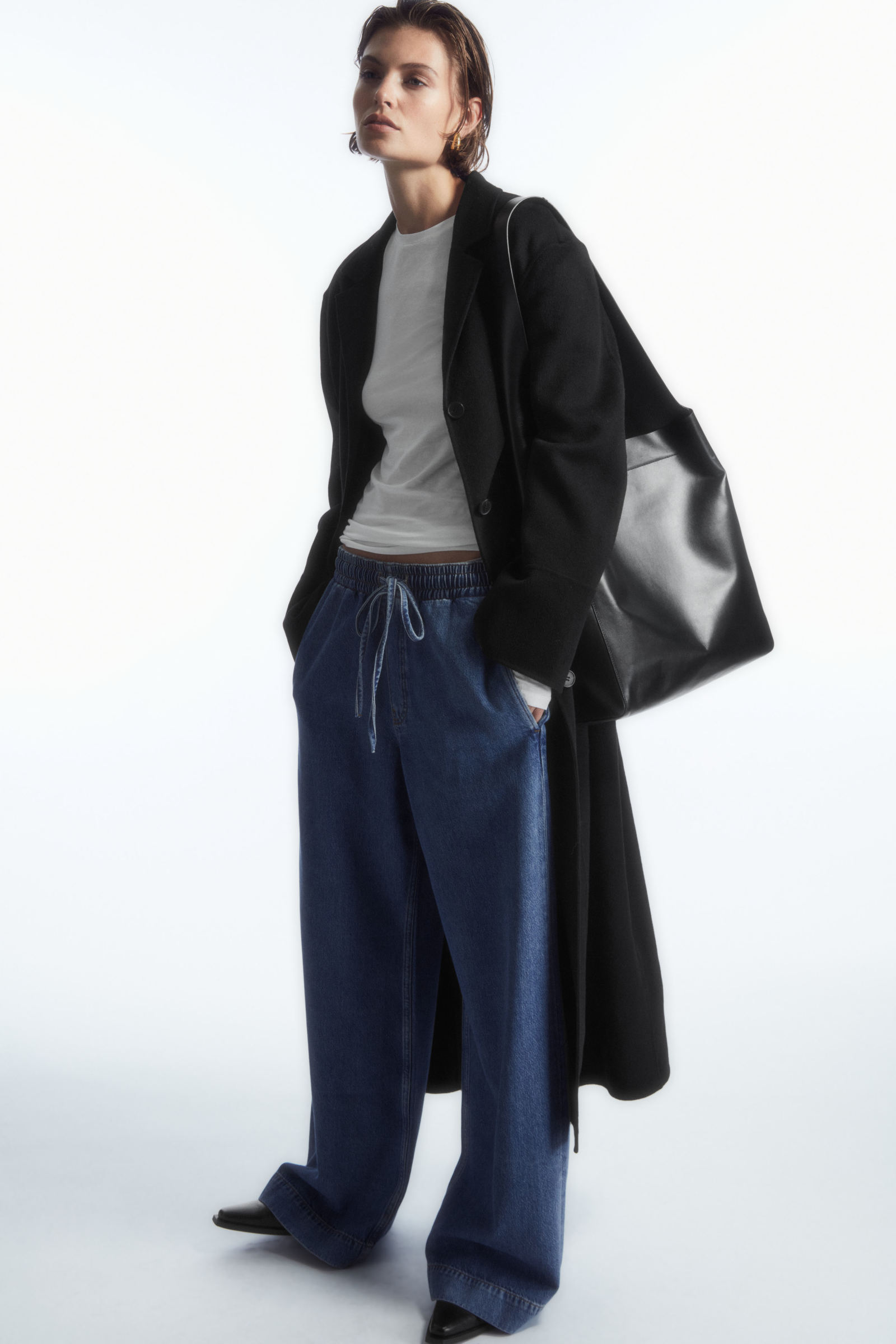 SLIM-FIT LONG-SLEEVE TOP スリムフィット 長袖トップ ホワイト｜COS