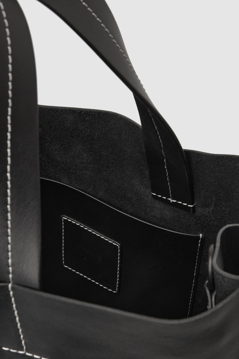 LEATHER TOTE BAG レザートートバッグ ブラック｜COS コス 公式