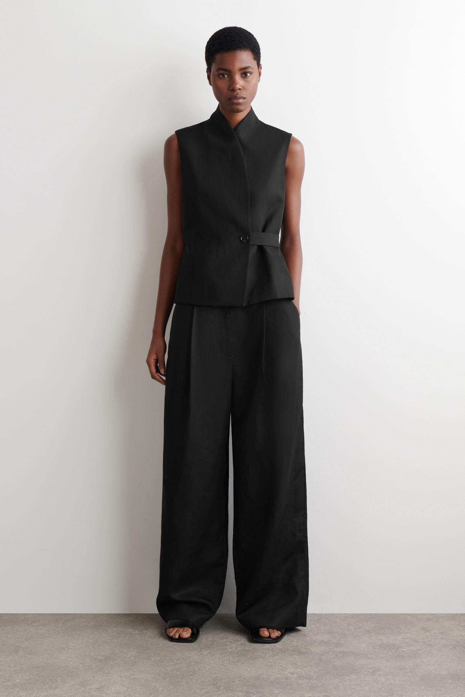 HIGH-WAISTED WIDE-LEG TROUSERS ハイウエスト ワイドレッグパンツ