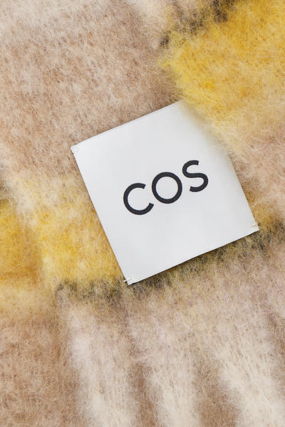 COS オーバーサイズモヘアマフラー