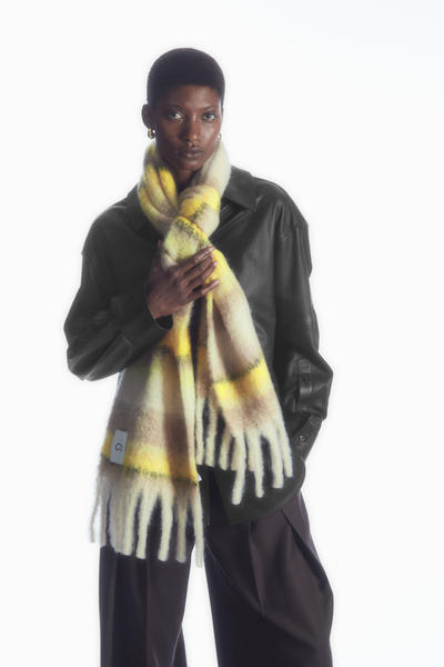 COS オーバーサイズモヘアマフラー