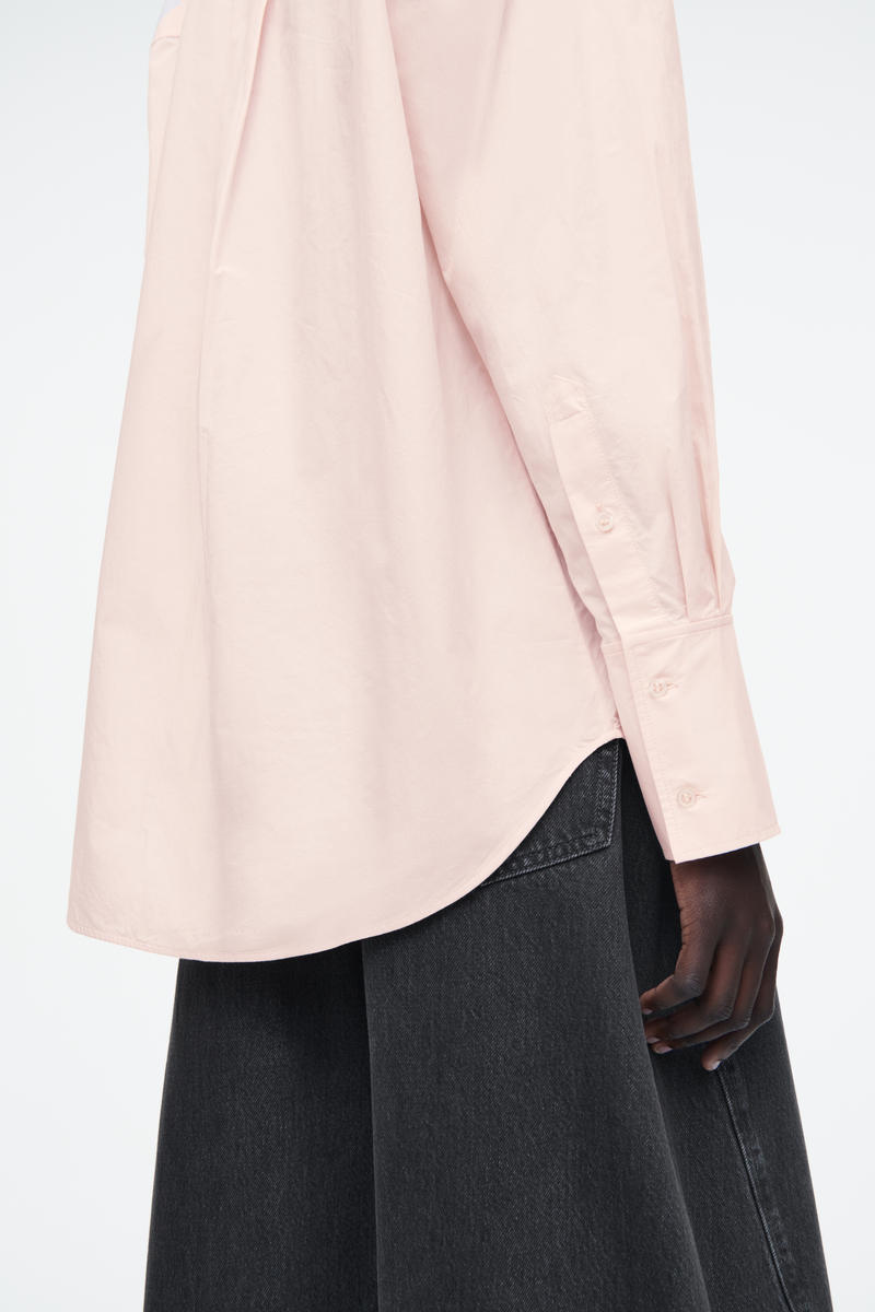 COS オーバーサイズ長袖シャツ