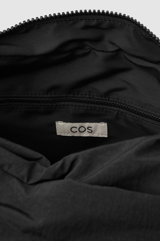 CARGO CROSSBODY BAG カーゴクロスボディバッグ｜COS コス 公式 