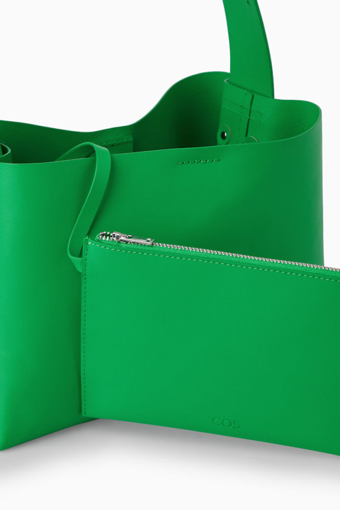 FOLDABLE MEDIUM LEATHER SHOULDER BAG 折り畳み式レザーショルダー