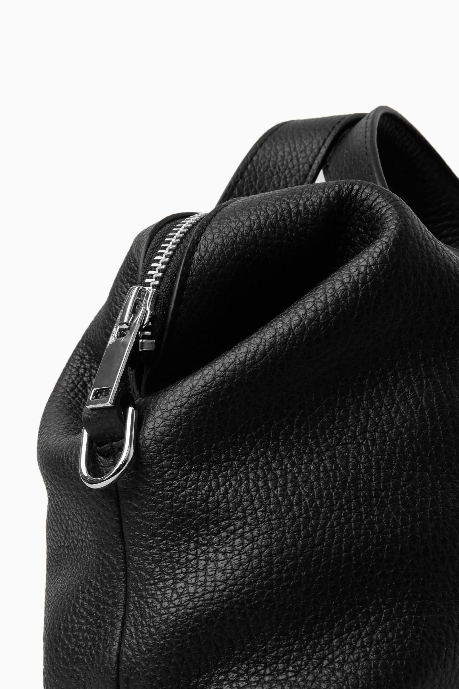 MINI BOWLING BAG ミニボウリングバッグ ブラック｜COS コス 公式 