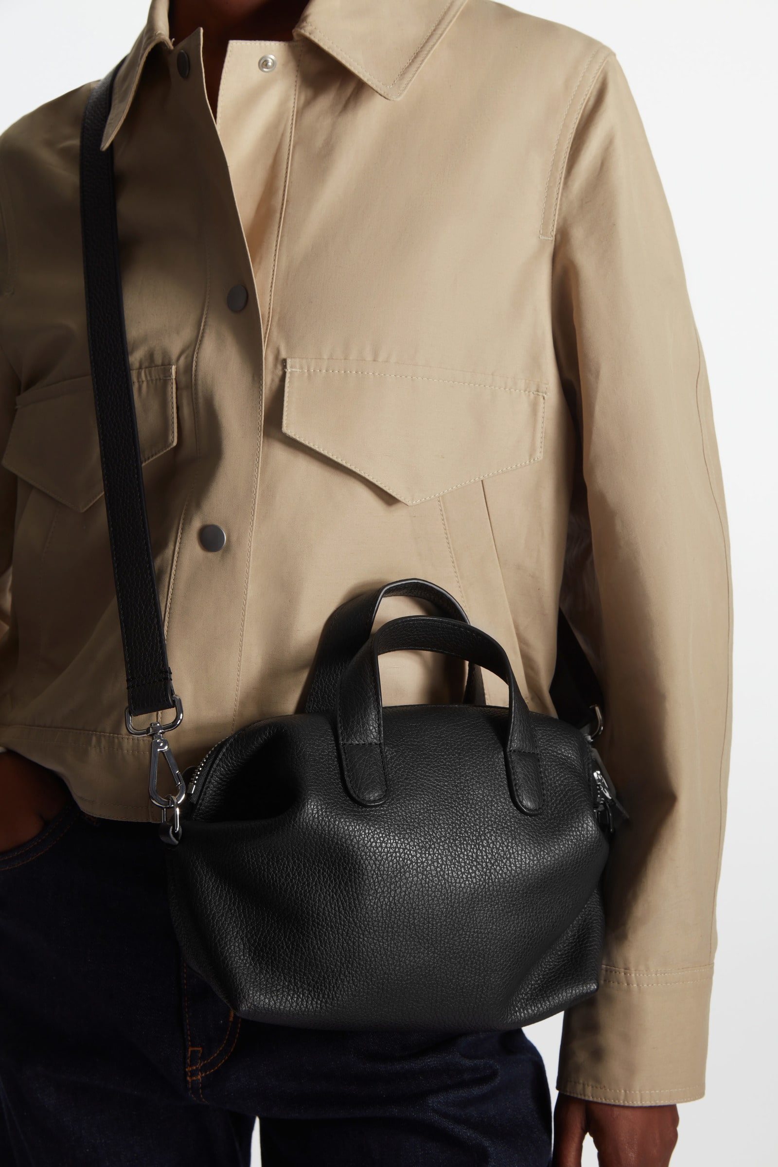 MINI BOWLING BAG ミニボウリングバッグ ブラック｜COS コス 公式