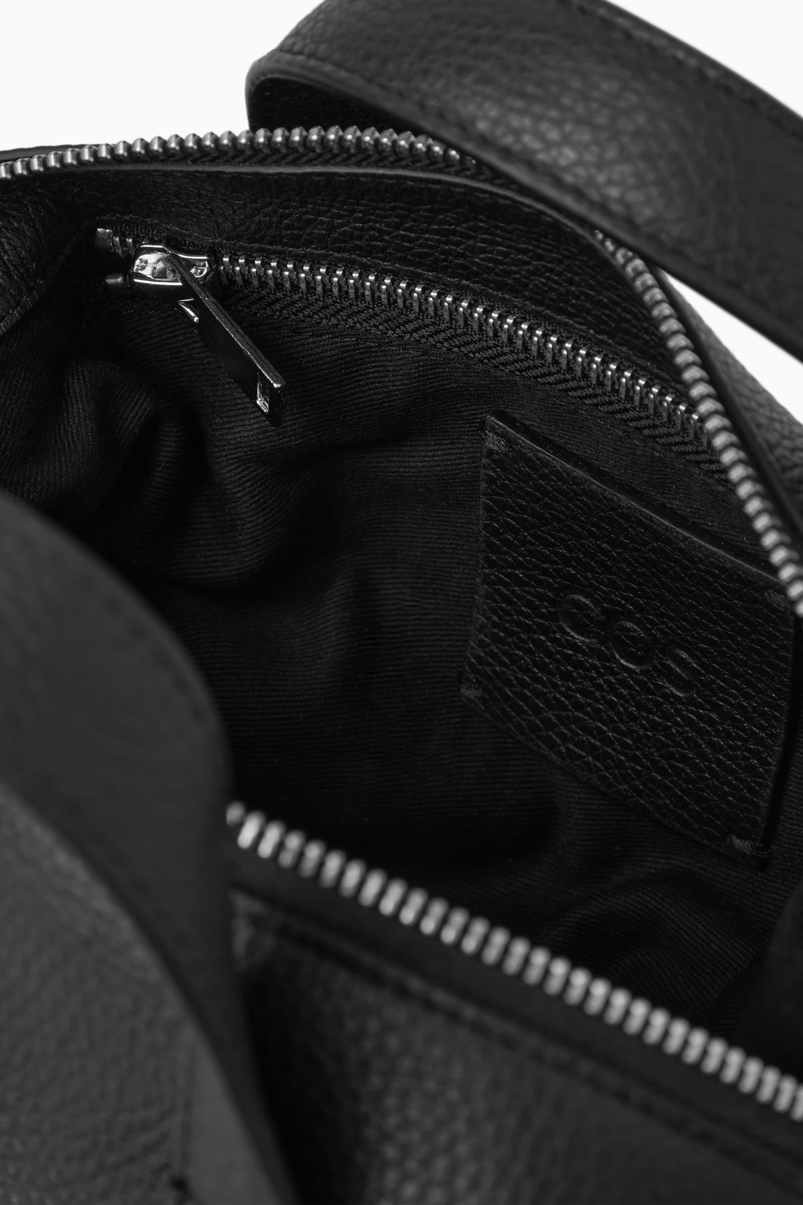 MINI BOWLING BAG ミニボウリングバッグ ブラック｜COS コス 公式 