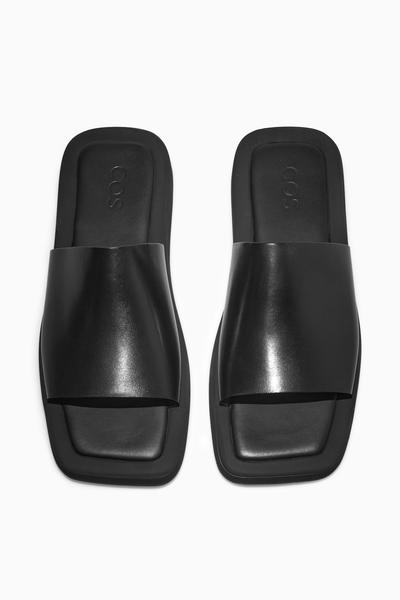 COS スクエアトゥレザースライダーサンダル