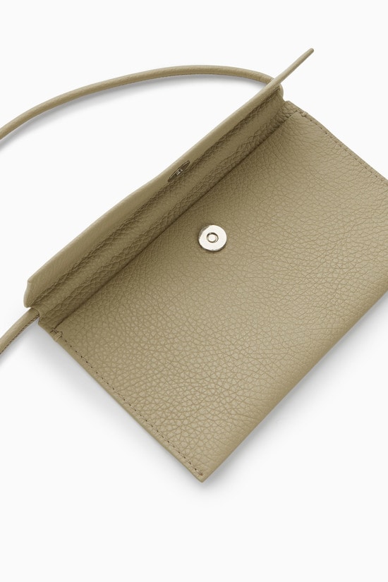 LEATHER CROSSBODY POUCH レザークロスボディポーチ ベージュ｜COS