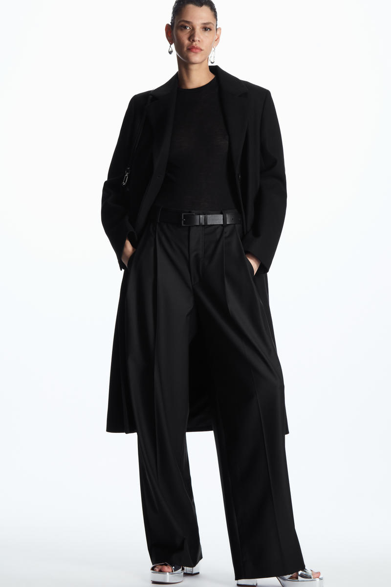 cos スリムリブフィットtシャツ sサイズ ブラック SLIM RIBBED T-SHIRT スリムフィットリブTシャツ｜COS コス 公式