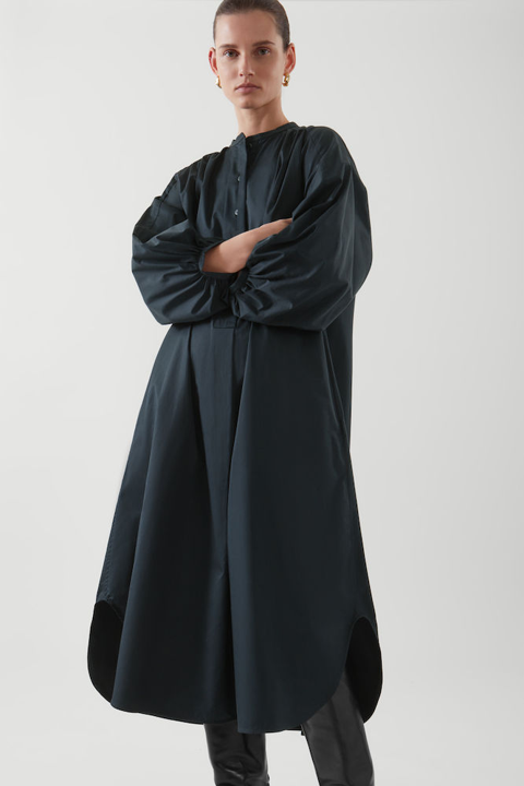 VOLUMINOUS POPLIN DRESS ボリュームたっぷりのポプリンワンピース 