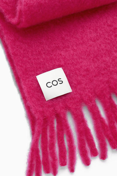 OVERSIZED FRINGED SCARF オーバーサイズフリンジマフラー ピンク｜COS