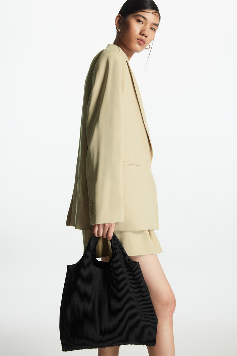 COS CLOUD TOTE トートバッグ CLOUD TOTE BAG - CHALK | COS US