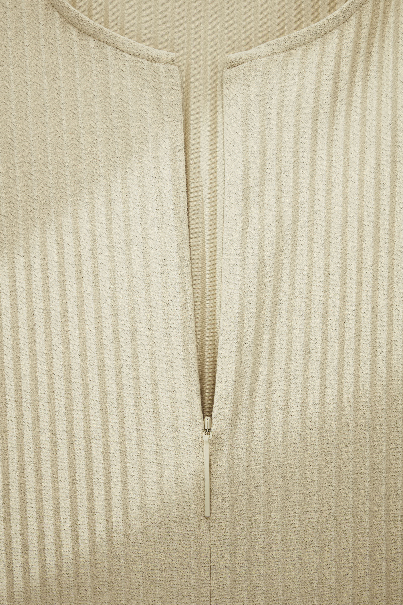 zz-1086279_12-233-1010016-2.