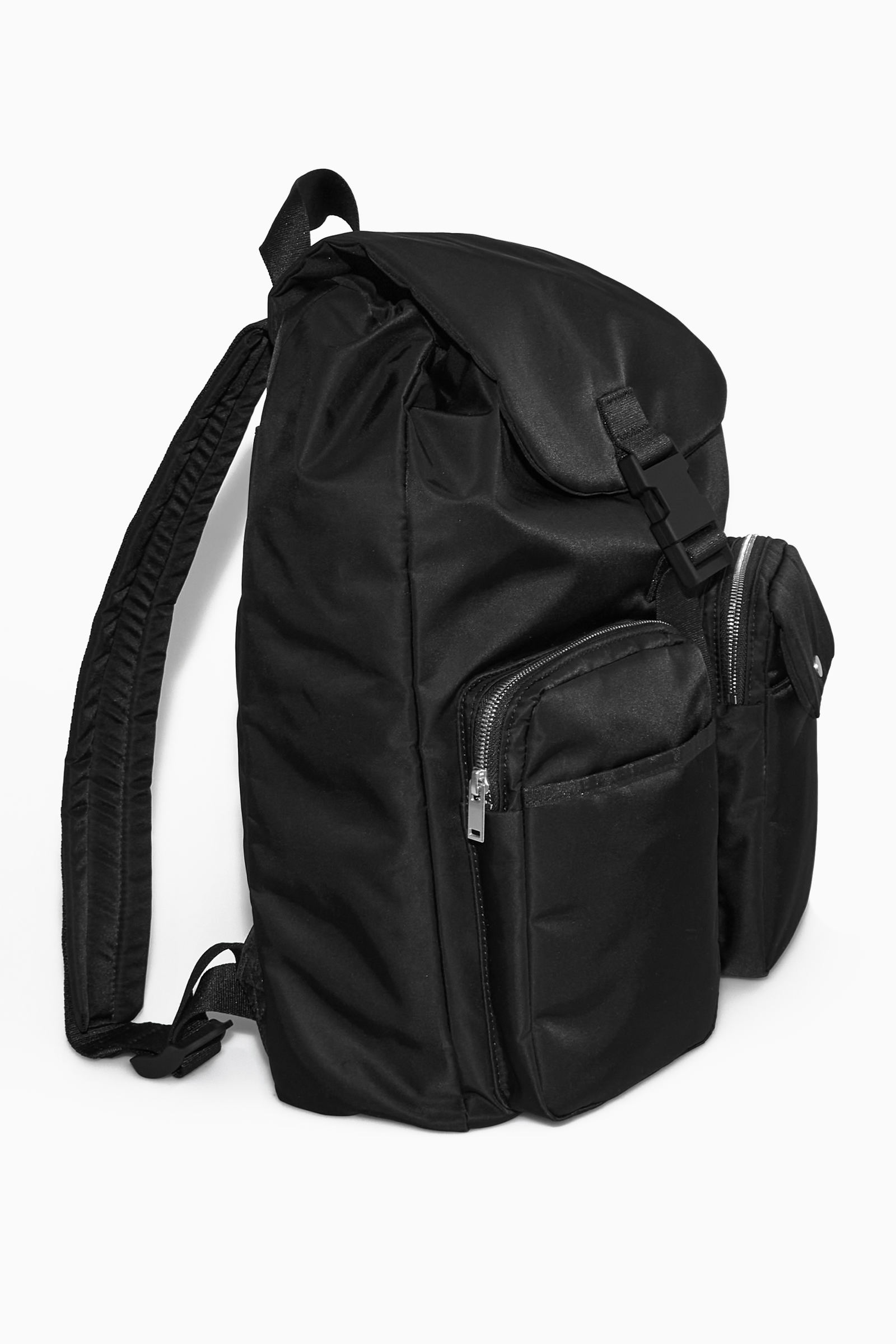 美品　COS(コス) ナイロンリュック PURSUIT BACKPACK - NYLON パシュート バックパック - ナイロン