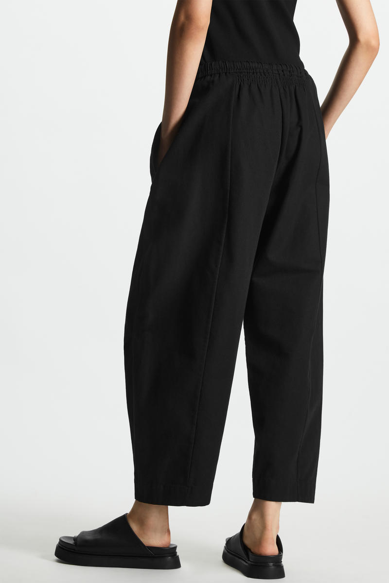 COS リラックスフィット スラックス EUR 46 ブラック COS リラックスフィット スラックス EUR 46 ブラック パンツ