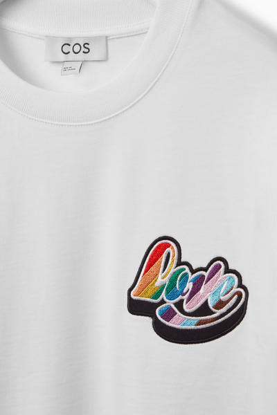 The Love T Shirt By Zipeng Zhu Quot Love Quot Tシャツ Zipeng Zhu作 Cos コス 公式オンラインストア