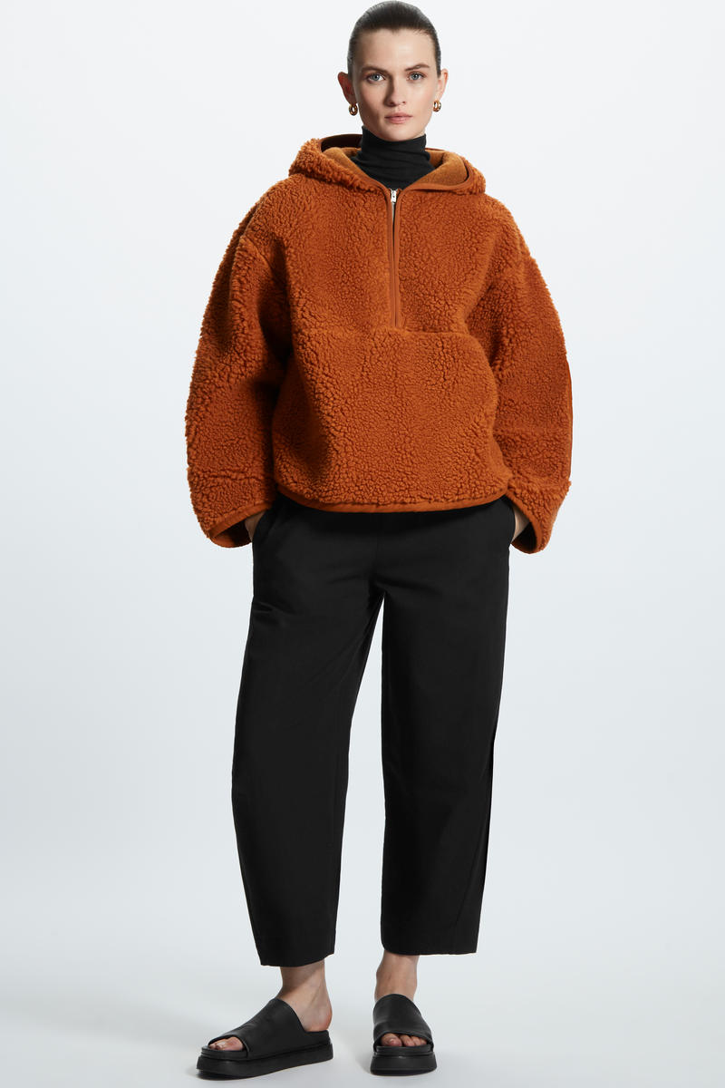 TEDDY HOODED SWEATER ボアフリースパーカ ダークオレンジ｜COS コス 