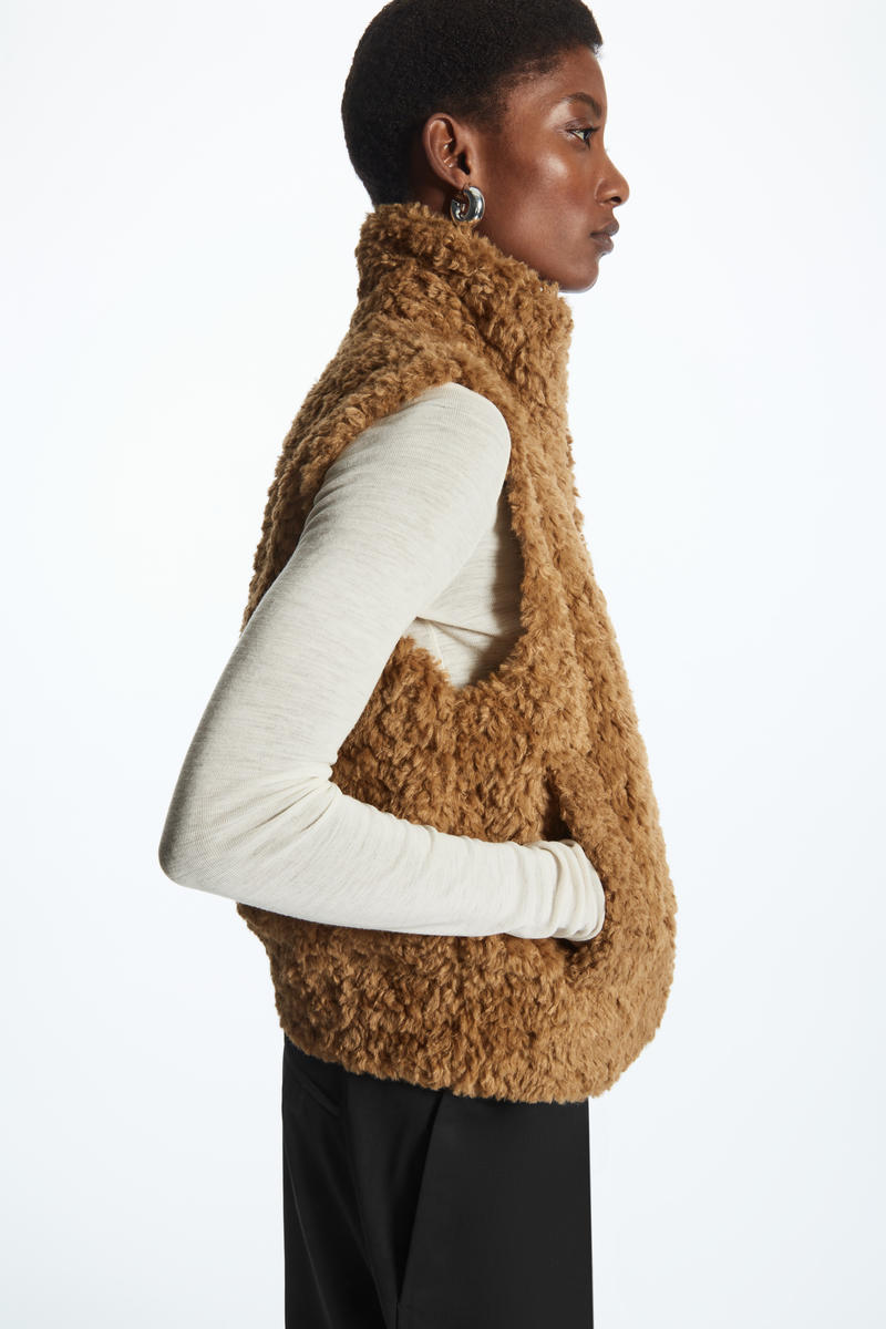 TEDDY ZIP-UP GILET テディジッパージレ ブラウン｜COS コス 公式