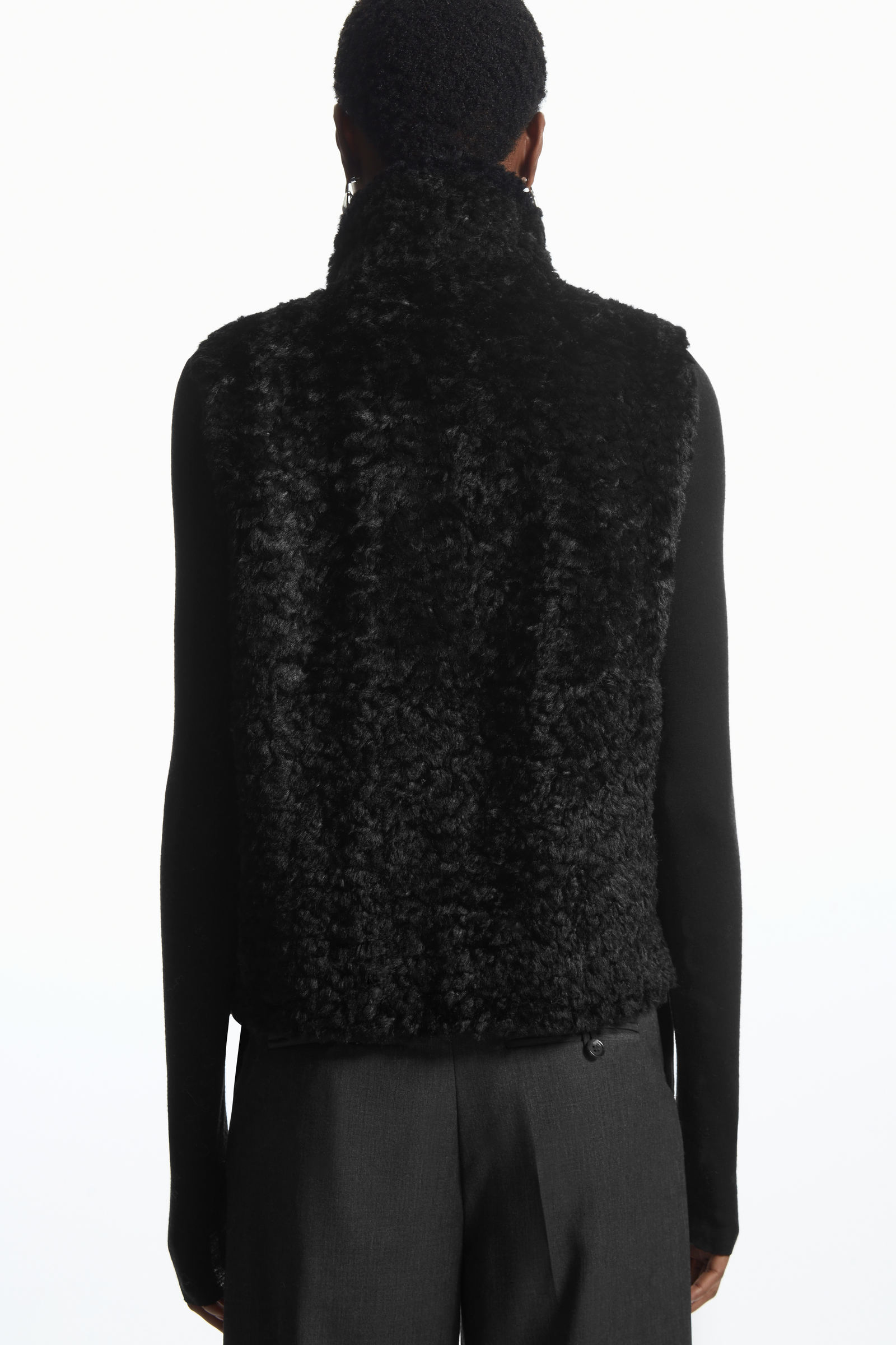 TEDDY ZIP-UP GILET テディジッパージレ ブラック｜COS コス 公式