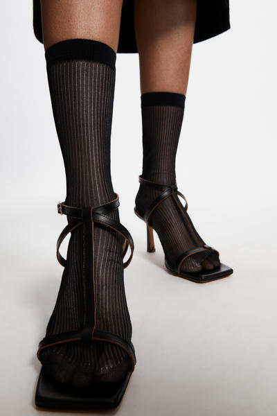 COS 半透明リブ編みソックス