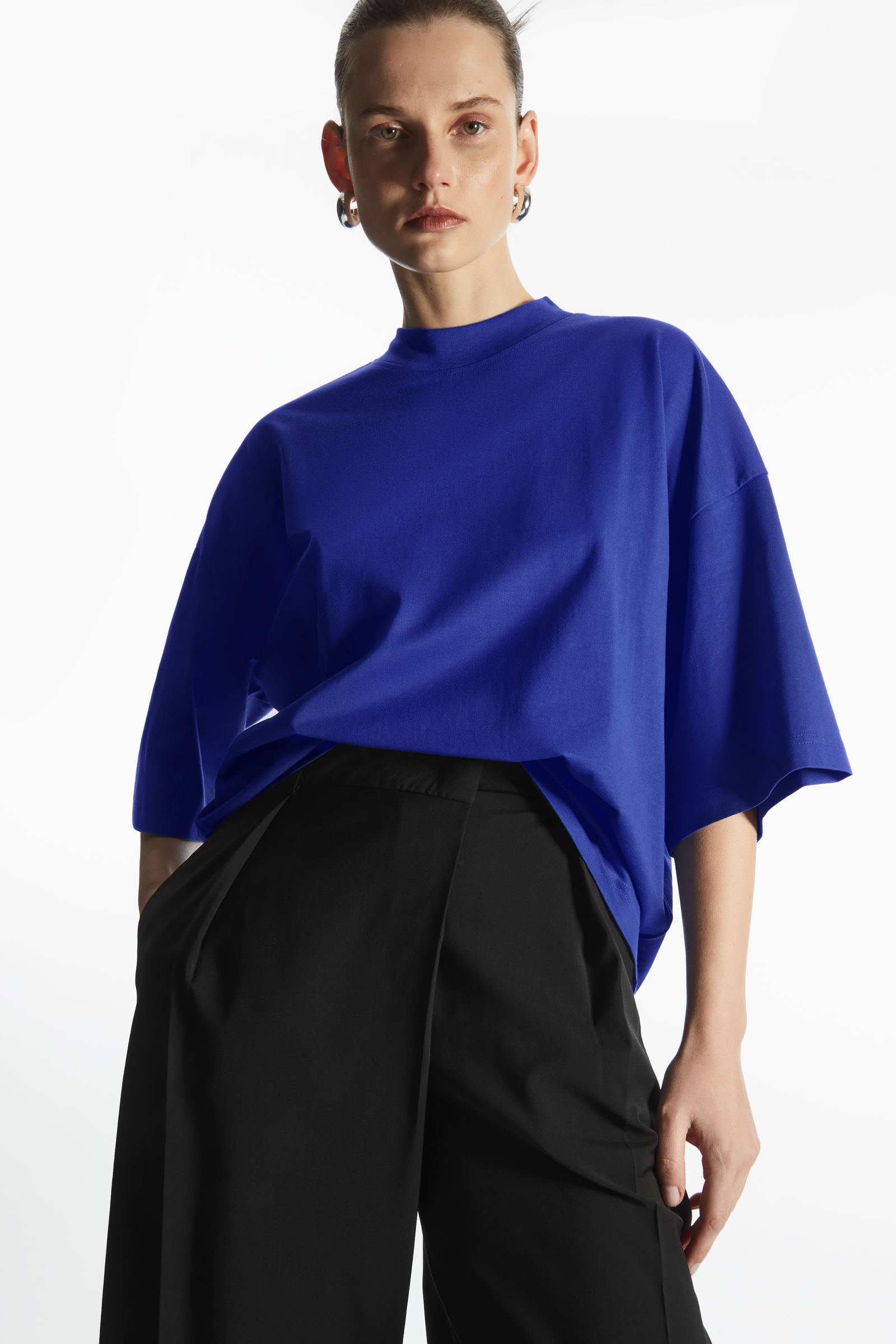 THE FULL VOLUME T-SHIRT フルボリュームTシャツ｜COS コス 公式