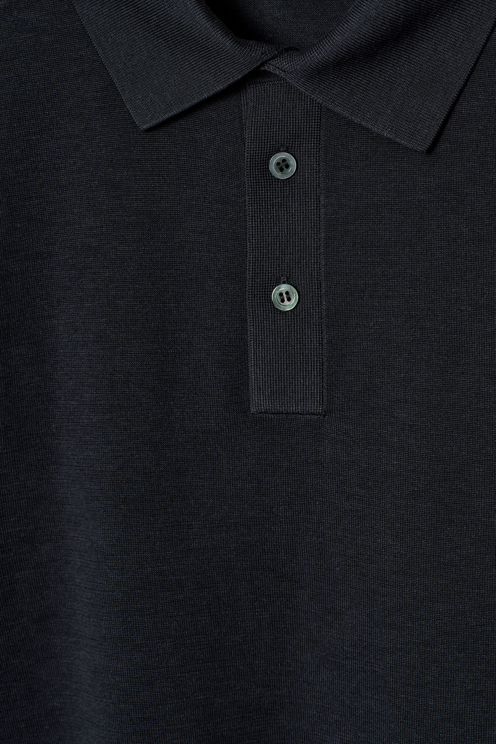 KNITTED SILK POLO SHIRT ニットシルクポロシャツ ネイビー｜COS コス 