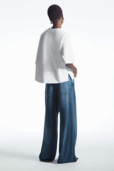 COS ボクシーフィット カーブヘムTシャツ