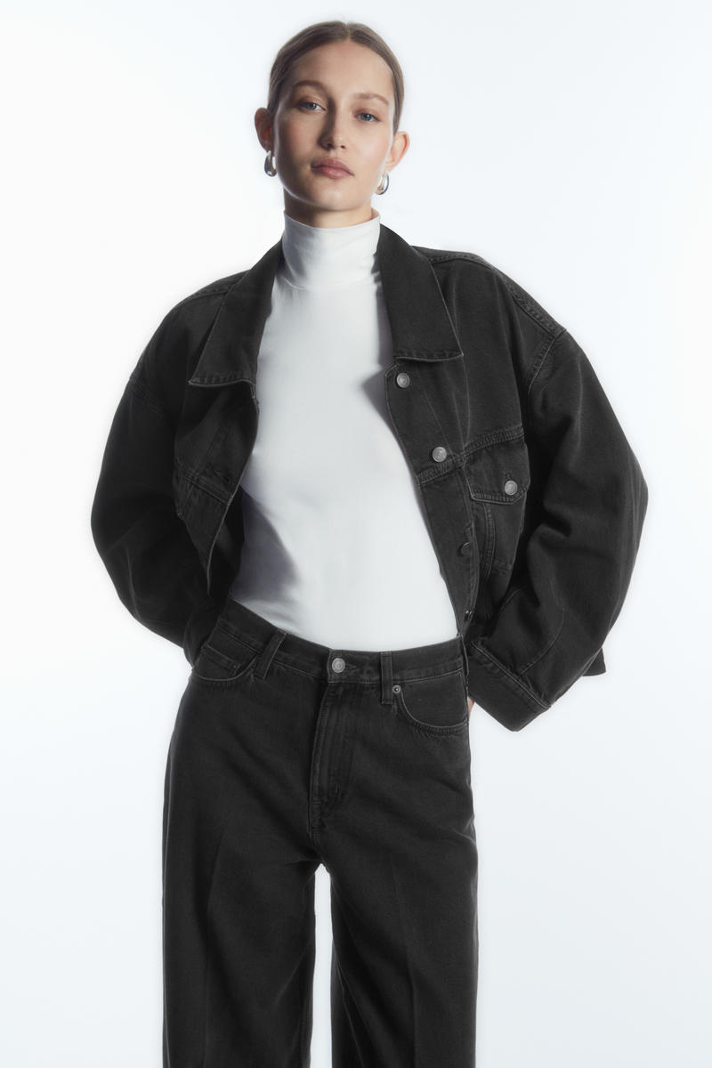 COS ワイドレッグハイライズフルレングスジーンズ